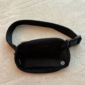 Lululemon Belt Bag in Black